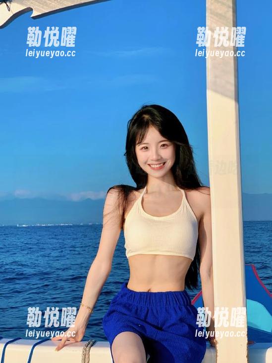 观看“51吃瓜”：边看边吃，瓜汁四溅不怕泼！
