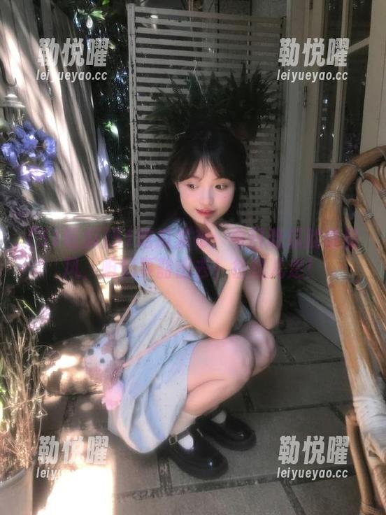 51吃瓜发布：今日吃瓜就像刮风，咱们要豁出去！往这儿走！