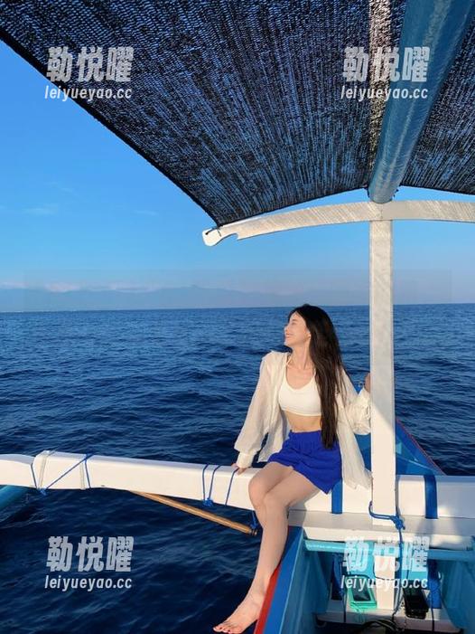“51吃瓜”视频：回家的路，车窗外的风竟然成了我的最佳“听众”。