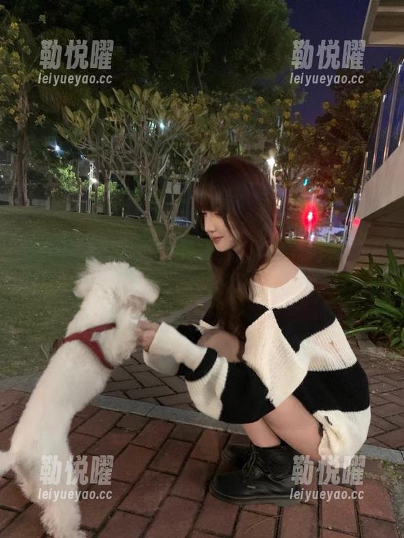首页滑了几遍，感觉51爆料的吃瓜消息越来越离谱了！