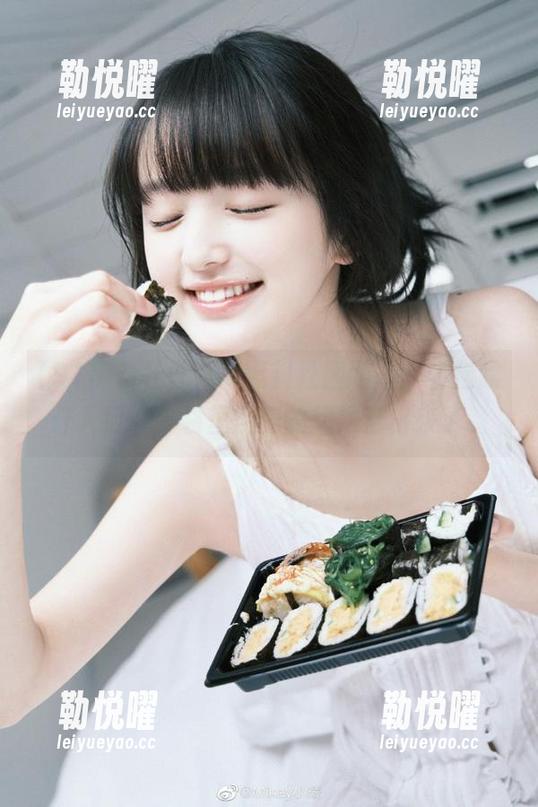 91黑料社区网站，轻松踢开入口，脑袋里翻腾的想法都出来了。