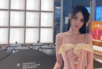 首页上“99吃瓜”的最新热议，吃瓜吃到我嘴巴张得跟鸵鸟似的！