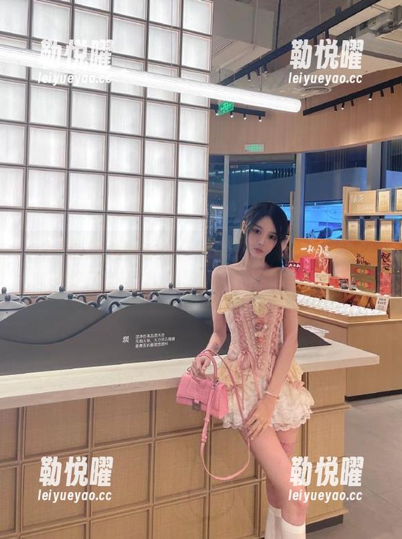 首页上“99吃瓜”的最新热议，吃瓜吃到我嘴巴张得跟鸵鸟似的！