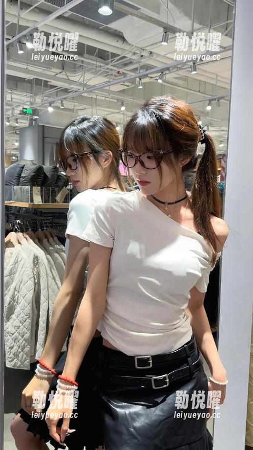 瞧瞧这“Fuli发布”，是个什么样的花里胡哨，不愧是现在的流行傻瓜？