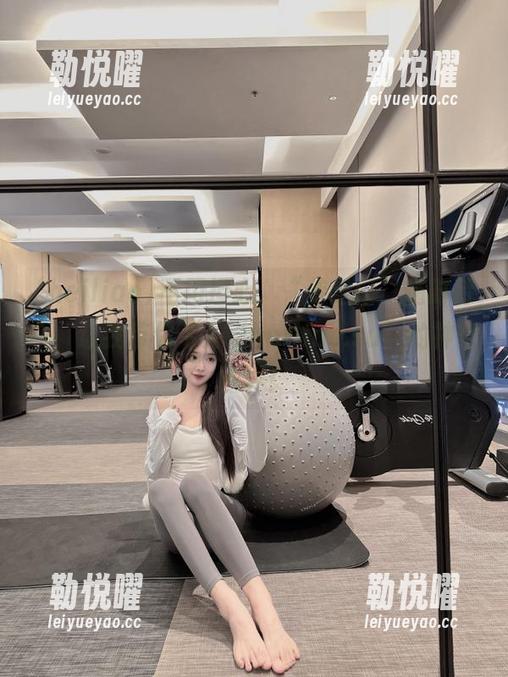 不用担心，“传送门”随时待命，让我带你飞入“heiliao.su”的神奇世界！