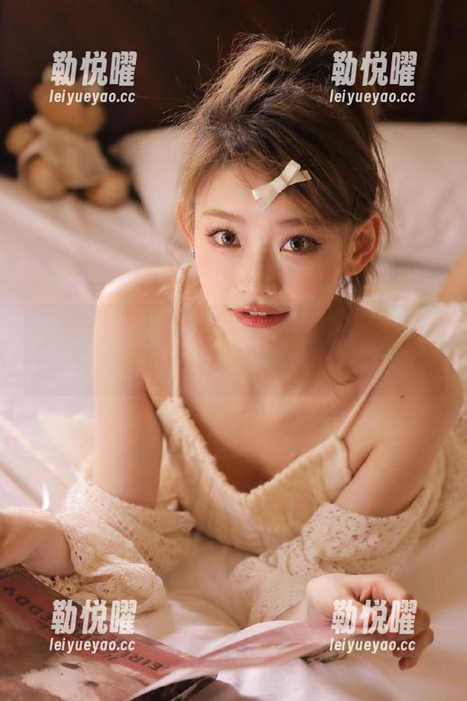 上“hlw.bet”网站，就像翻开了一本撕不烂的花边杂志