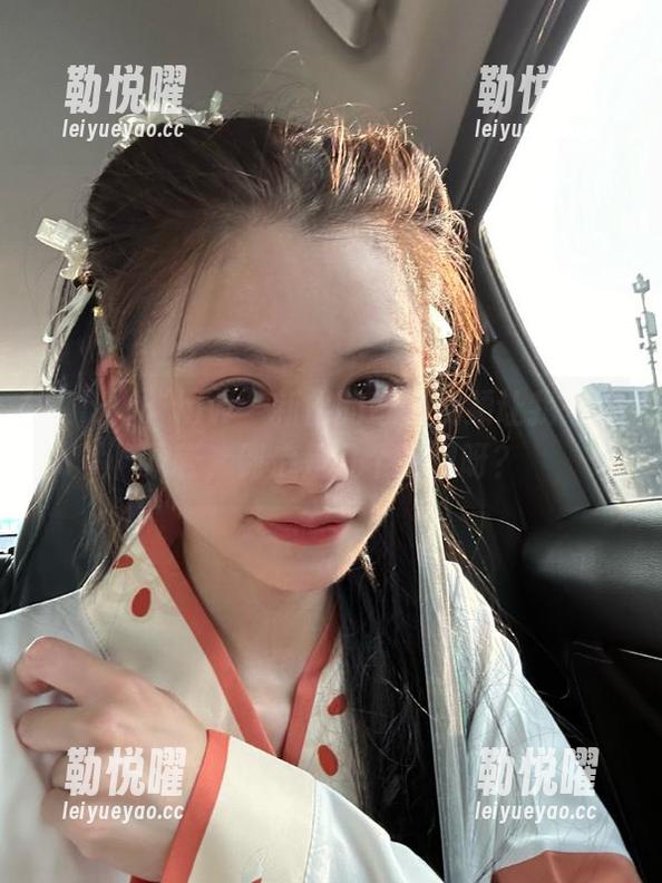 “hlw”新出的奇葩视频让我一脸蒙蔽，到底是几个意思呀？