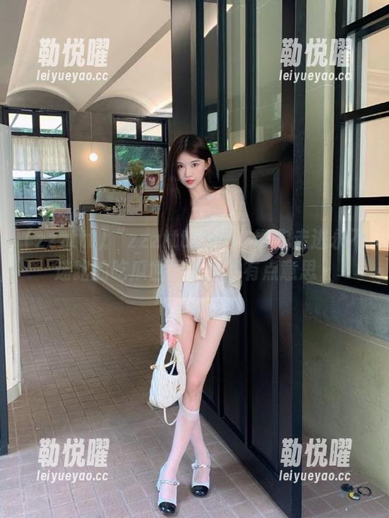 “zzzttt.com”带你走进永不迷路的吃瓜世界，果然有点意思～