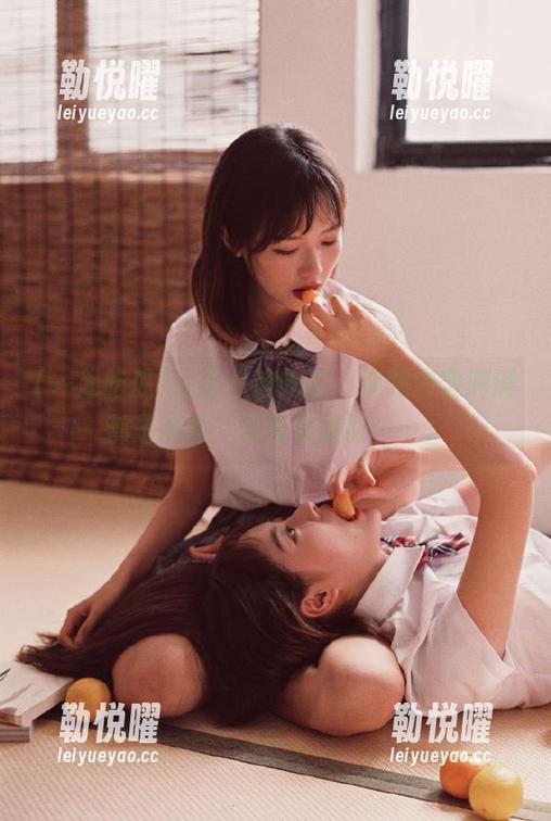 直达一起吃瓜，视频内容满满都是惊喜（还有点尴尬……）
