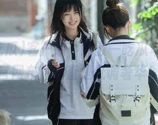 客户端下载五一吃瓜苹果版，官网布局简直是低调奢华！