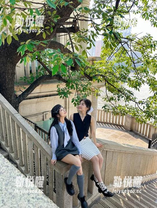 糖水凤梨他们过去式对我来说不过是“八卦吃瓜”发布的甜蜜负担。