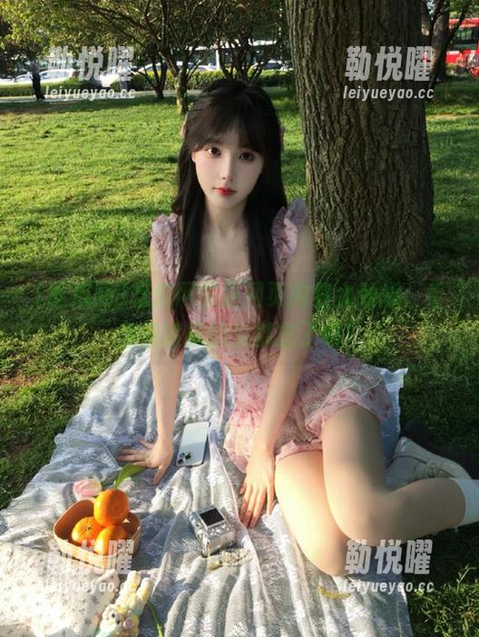 吃瓜网的新网页内容太劲爆，看得我嘴里的瓜都忘了嚼！