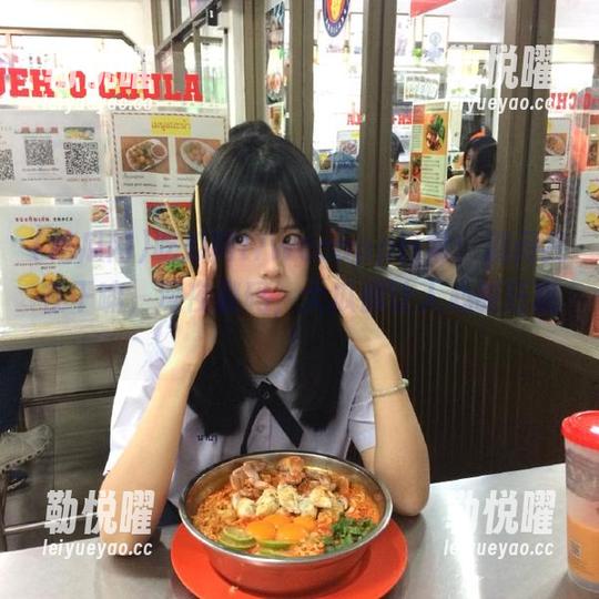 吃瓜网t7wccapp日常：别问我在干嘛，深夜戳码，大瓜都让人心脏狂跳！