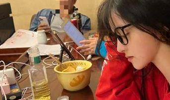 今天登录吃瓜网91，结果我的八卦能量充电满格了！