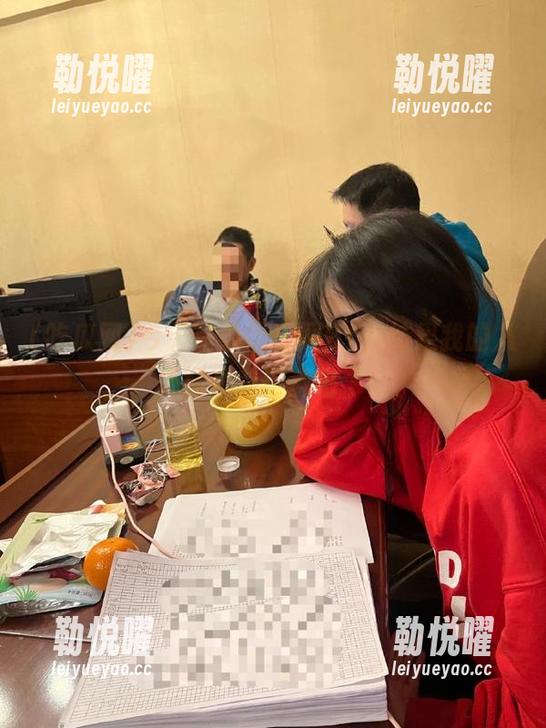 今天登录吃瓜网91，结果我的八卦能量充电满格了！