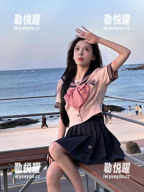 刚喝完早咖啡，打开吃瓜网app，惊！朝阳下的围观热度不容小觑啊！