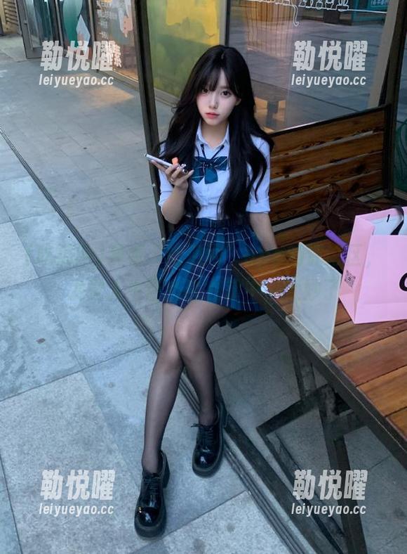 观看“吃瓜网”app的评论区，发觉人生百态皆在掌中，太妙了