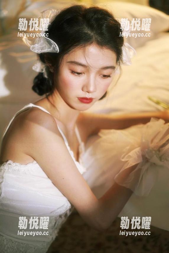 又有新瓜，从吃瓜黑料网的传送门直扑而来，头疼脑热又令人贪婪。