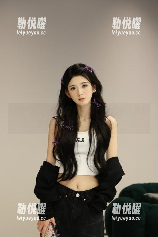 登录国产黑料，旁边的人异样的眼光让我越来越兴奋！