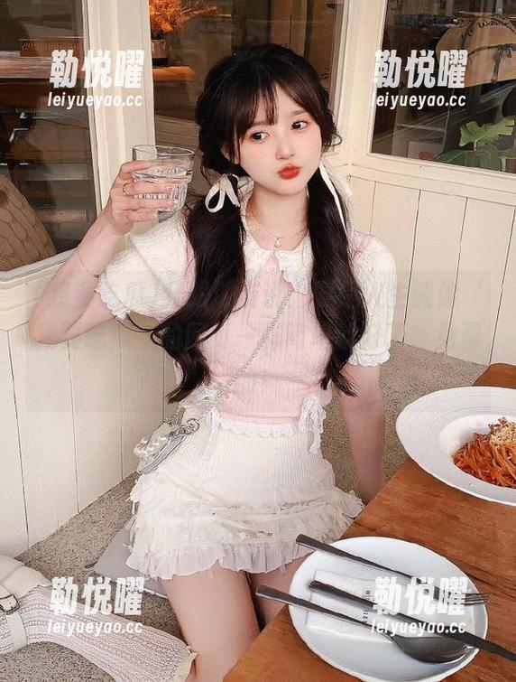 我跟朋友说：要是人生能像‘我要吃瓜’的网页一样简单就好了，免费的！