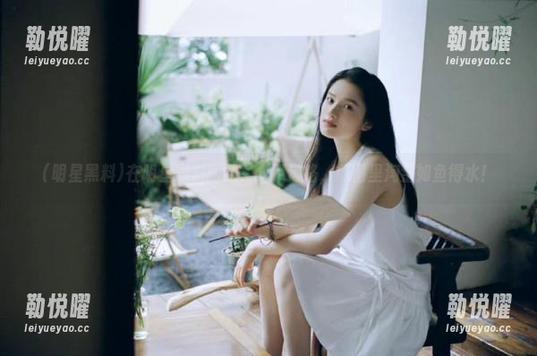 在明星黑料网站，永不迷路，瓜田里淘金如鱼得水！