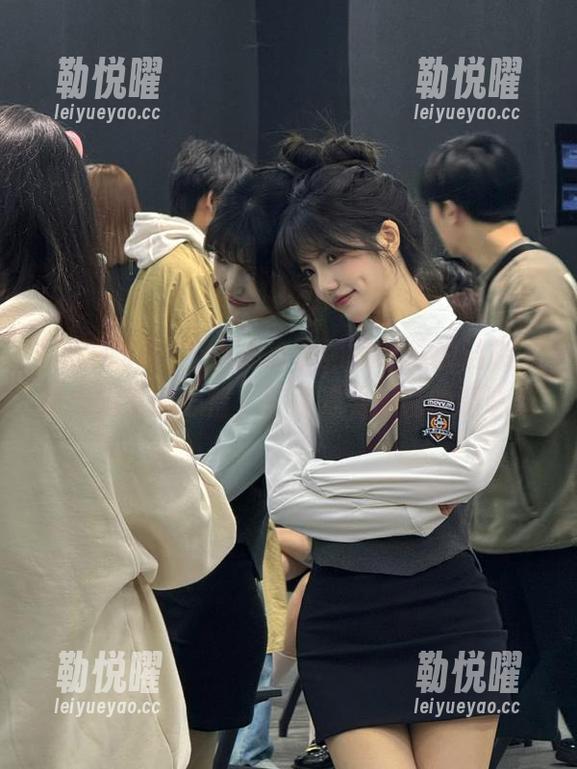 不小心点了网曝吃瓜的链接，配合当下的心情，简直是看剧前的调味料