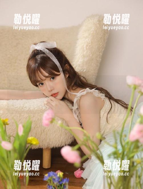 “网曝黑料”首页详细解读各类瓜，跟坐过山车似的，心里就是那么个吊儿郎当的感觉。