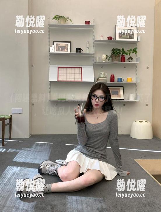 “网曝黑料”的下载按钮亮了，让吃瓜人聚焦这波猛料！
