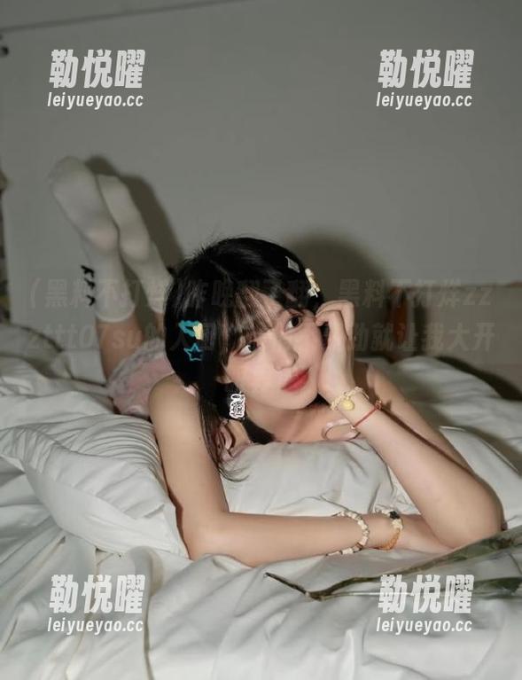 昨晚翻了翻，黑料不打烊zzzttt07su的入口，悄悄不费劲就让我大开眼界！