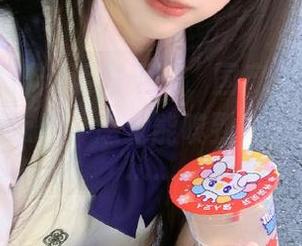 话题不断，国产黑料不打烊又发布新惊喜，感觉能嗅到气氛里的尴尬……