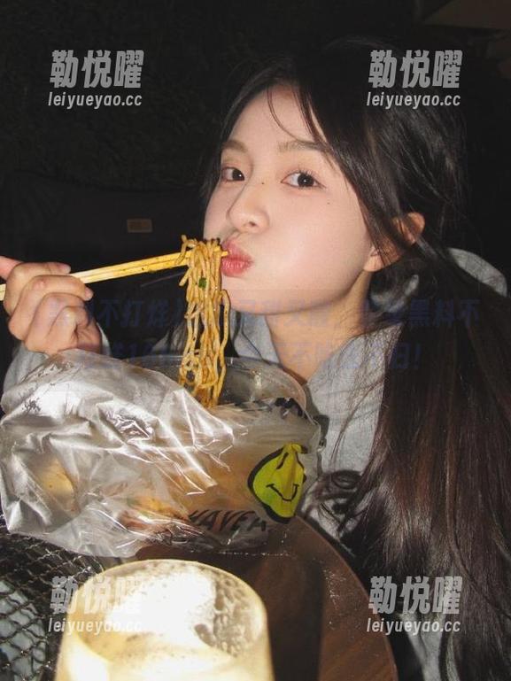 这瓜又甜又酸，登录黑料不打烊166.su，今天不吃光不归！