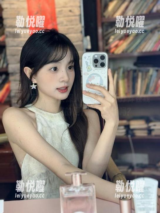 夜深人静，黑料不打烊在线，瓜还能撒的更开吗？没了吗？