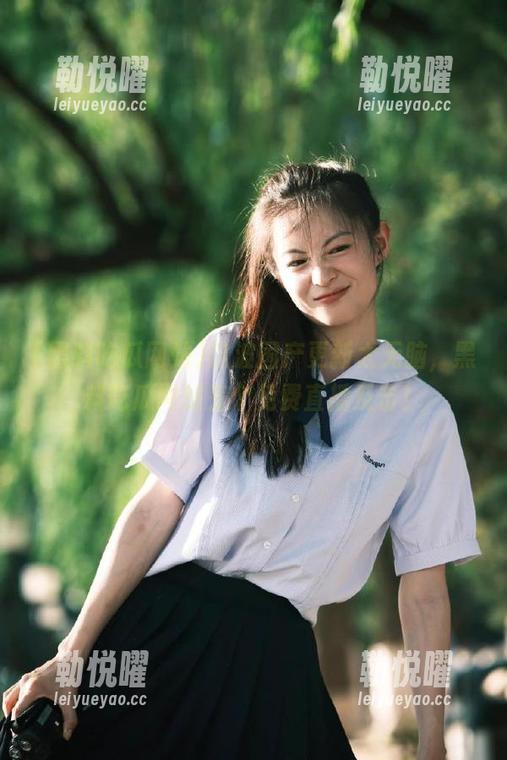 这波国产更新太无脑，黑料吃瓜网站来个免费直播反击！