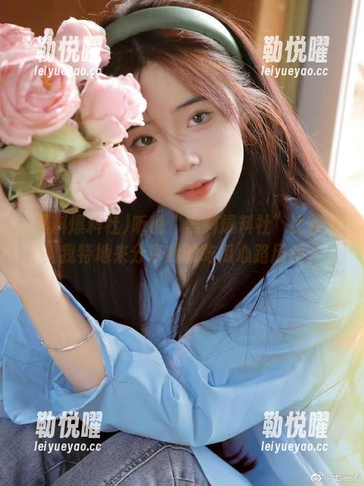 听说“黑料爆料社”比较火，我特地来分享我的吃瓜心路历程。