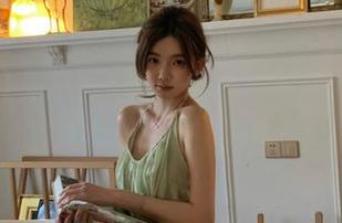 黑料社官网首页：滑动几下，右边又多了一个奇葩瓜！
