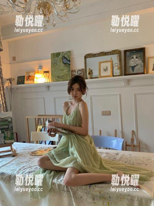 黑料社官网首页：滑动几下，右边又多了一个奇葩瓜！