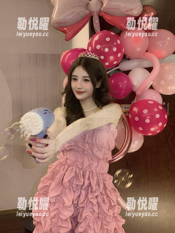 黑料网的网址在线，多少人为了一个瓜争得面红耳赤？