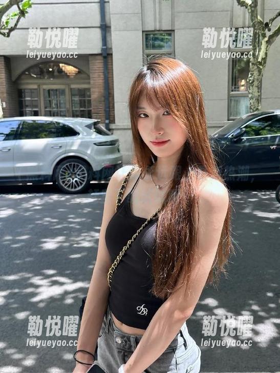 黑料网让你永远跟上最新热潮，赶紧下载试试呗！