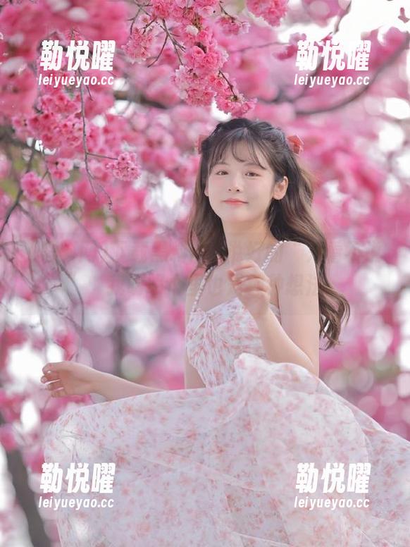 下载黑料网...说好的“只看不说”，我明明心里也是种种想法。