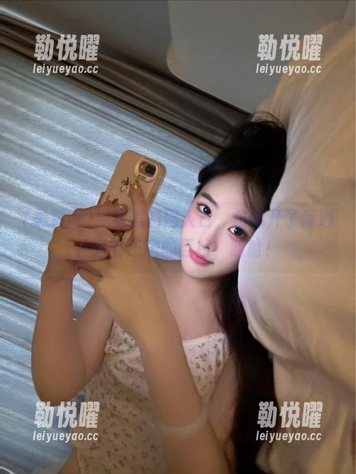 观看黑料网入口，仿佛开了扇通往八卦王国的巨门，哈哈！