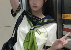 观看黑网料让我感受到“大瓜”的甜，让人忍不住想多逗留会儿。